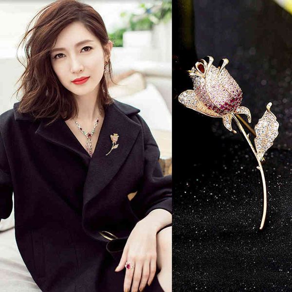 Diamond Pink Rose Zircon Tulip Sweater Suit Corsage High-end Fashion Temperament Korean Brooch Female

Elegant Korean-style brooch featuring diamond, pink rose, zircon tulip designs on a high-fashion sweater suit corsage