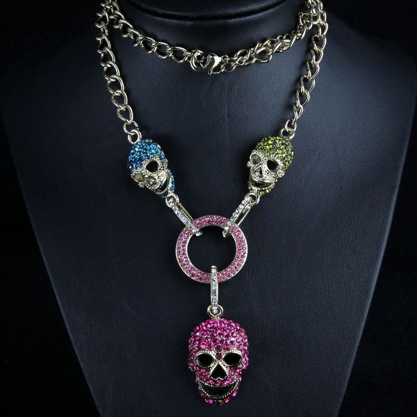 Diamond-encrusted skull pendant for women, a hip-hop and punk-inspired metal necklace accessory