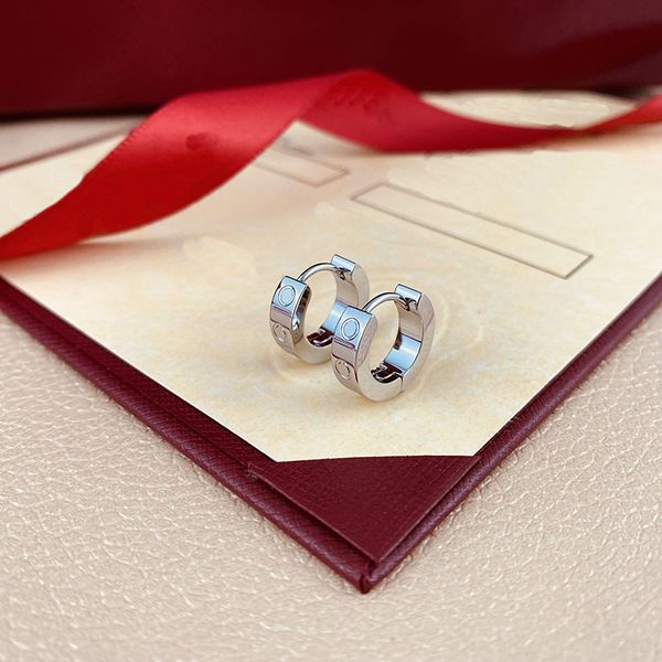 Earrings for women and men, stylish heart-shaped perforated jewelry, a perfect gift for female accessories and anniversaries