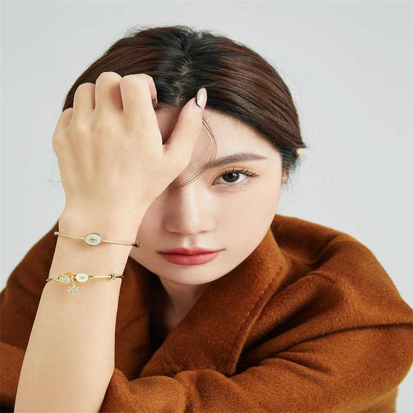 Eight Stars Girls' INS Small Design Fashion Bracelet Korean Temperament Net Red High Grade Feel Handwear

Rewritten:
Stylish Korean-inspired fashion bracelet with a high-end feel, perfect for trendy girls