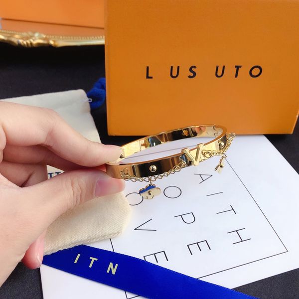 Elegant 18k gold bangle bracelet with clover and letter charms, stylish couple or family gift in luxury packaging