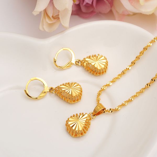 Elegant 3D jewelry set featuring necklace and earrings, perfect for weddings, crafted in fine gold, ideal gift for Africa, Arabia, and Middle East