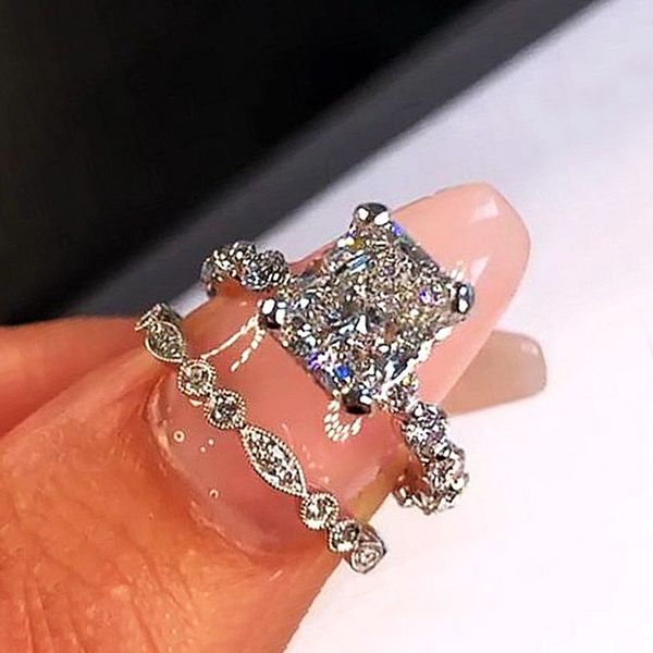 Elegant 925 silver wedding ring featuring princess-cut white topaz and CZ diamonds for bridal and engagement occasions
