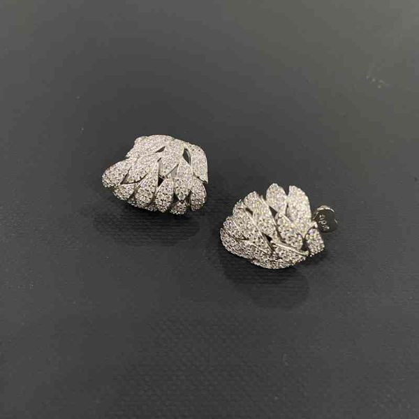 Elegant and stylish year-round gifts from Earrings Charms Family A, featuring January's leaf-encircled autumn water designs