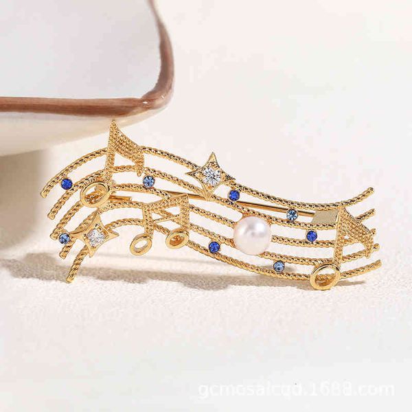 Elegant anti-light pearl rhinestone brooch for women, simple yet refined