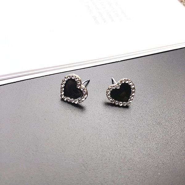 Elegant charm earrings for women, stylish designer jewelry with diamonds, perfect for weddings and parties, a luxurious high-end accessory set