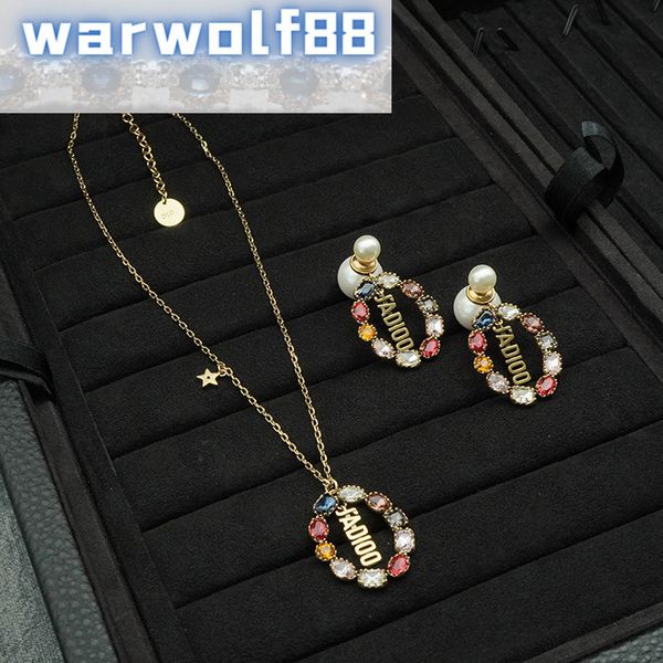 Elegant classic necklace featuring high-quality star-shaped diamond and pearl accents