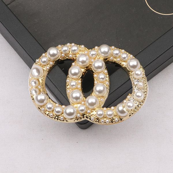 Elegant crystal brooch for both genders featuring rhinestone and pearl inlays in gold or silver, a sophisticated classic jewelry piece ideal for Christmas parties and gifts