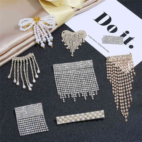 Elegant European and Korean-inspired luxury brooch featuring flash diamonds, tassels, and versatile pearl accents for a sophisticated cardigan ensemble