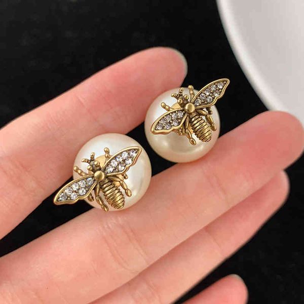 Elegant fashion pearl earrings for stylish women with a luxurious touch