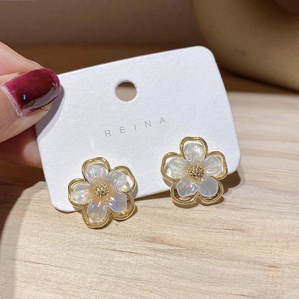 Elegant floral stud earrings for women, perfect for weddings and parties as a high-quality gift
