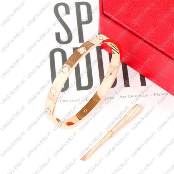 Elegant gold bracelet for women, a high-end designer piece perfect for weddings, engagements, and fashion gifts