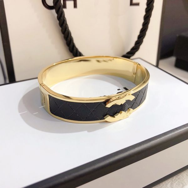Elegant gold bracelet for women, a luxurious brand gift featuring a black love cuff design in 18K gold, perfect romantic jewelry for spring, crafted from stainless steel with a premium finish