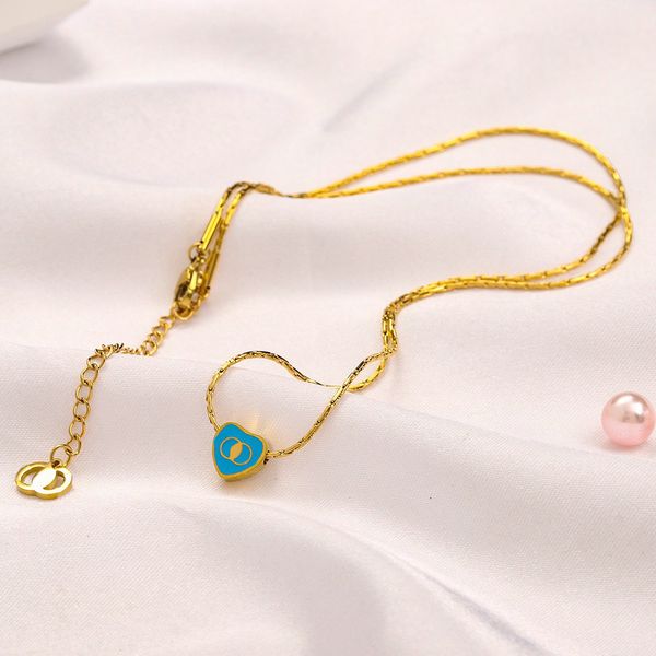 Elegant gold-plated pendant necklace for women, a stylish family gift and luxurious choker perfect for weddings and parties