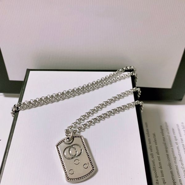 Elegant GU necklace designer's simple yet stylish statement jewelry piece, a fashionable gift choice