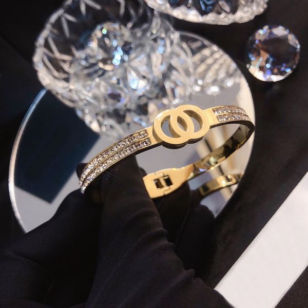 Elegant high-end bangle jewelry featuring fashionable designs from top international brands, perfect as a quality family gift or romantic present
