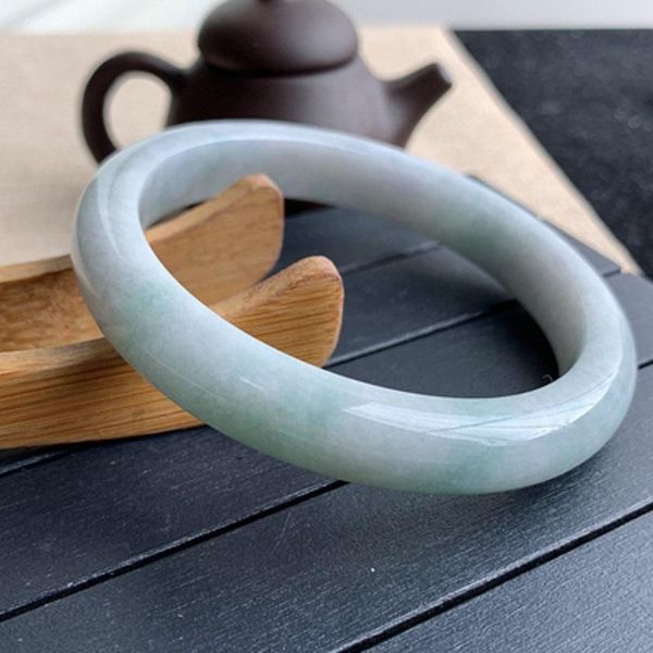 Elegant high-quality natural jade bracelet for women, classic and luxurious