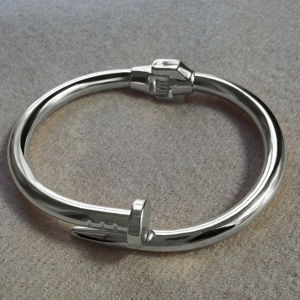 Elegant minimalist stainless steel screw bracelet for women, a stylish and simple fashion accessory perfect as a gift