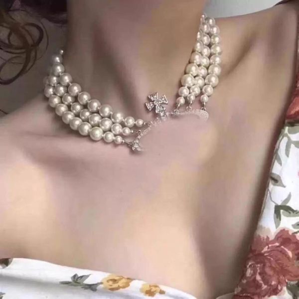 Elegant multilayer pearl and rhinestone orbit necklace, a stylish clavicle chain featuring baroque pearls, perfect as a women's jewelry gift