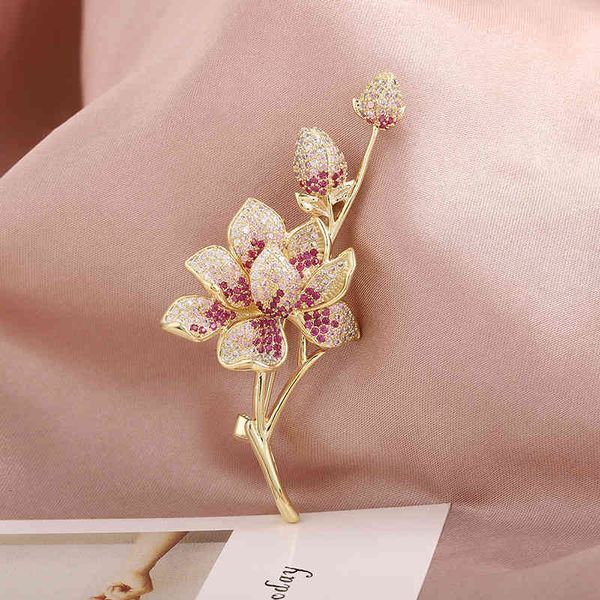 Elegant peach cheongsam pin with micro-inlaid zircon flowers, Korean fashion 3D heavy industry design