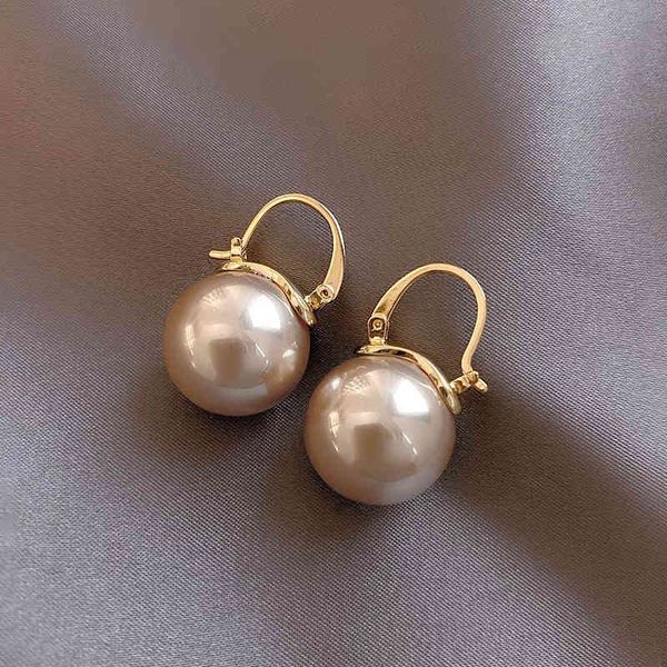 Elegant pearl ear stud clip rings with a trendy Korean-inspired design, perfect for a fashionable minority look