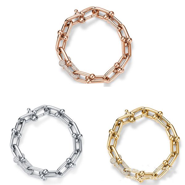 Elegant top latch chain bracelet for women, crafted in 18k gold as stylish fashion jewelry

Chic designer bracelet featuring a top latch chain, made with 18k gold for fashionable women

Stylish 18k...