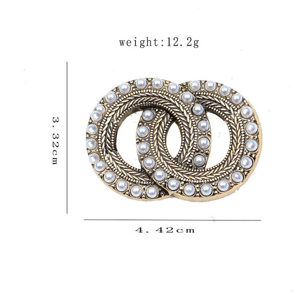 Elegant unisex brooches featuring 18K gold plating, pearls, and sparkling rhinestones for sophisticated wedding jewelry