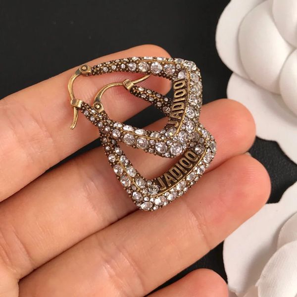 Elegant U-shaped diamond earrings for women with a stylish letter design