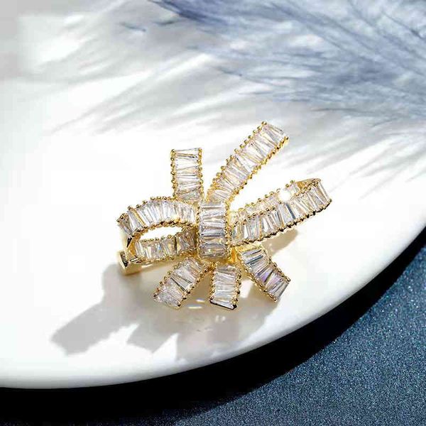 Elegant winter brooch featuring minority-inspired cute designs with anti-light properties for stylish women