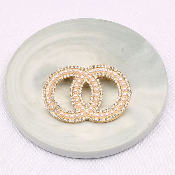Elegant women's brooches in gold and silver with crystal, pearl, and rhinestone embellishments for suits, capes, weddings, and parties, perfect as luxury accessories or gifts