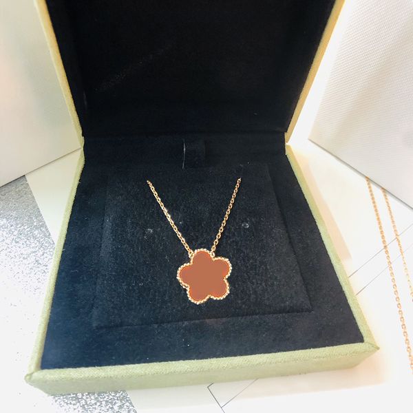 Elegant women's designer pendant necklaces featuring a classic fritillaria clover flower design, perfect as a sister gift or sophisticated wedding jewelry