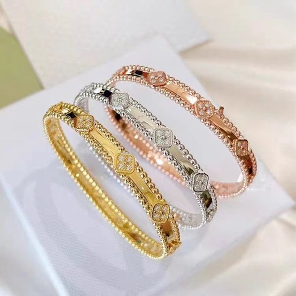 Elegant women's gold-plated titanium steel charm bracelet with classic belcher design