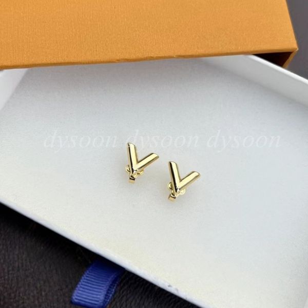 Elegant women's jewelry set featuring a necklace and bracelet, beautifully boxed for gifting

Stylish necklace and bracelet jewelry set for women, presented in a chic gift box

Fashionable women's ...