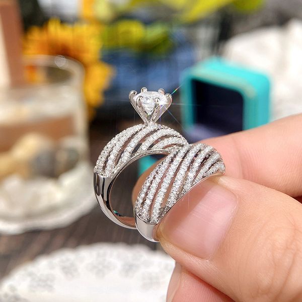 Elegant women's luxury couple rings featuring dazzling CZ zircon crystals, perfect for engagement, weddings, parties, and birthday gifts