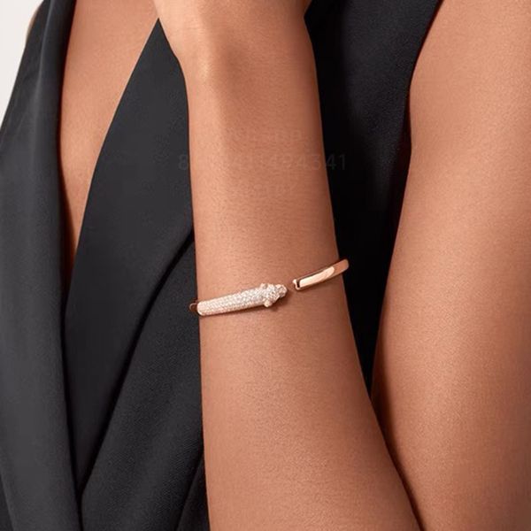 Elegant women's panther bangle with emerald diamond, 18K gold-plated, high-end luxury fashion for anniversaries