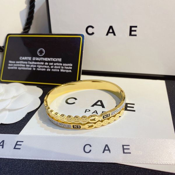 Europe America Fashion Style Bracelets Women Bangle Designer Letter Bracelet Crystal 18K Gold Plated Stainless steel Wedding Lovers Gift Jew