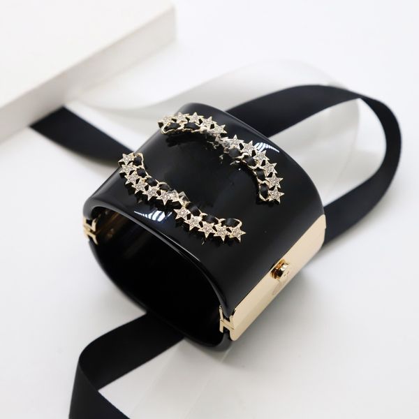 Exaggerated Atmosphere Luxury Acrylic Small Incense Double Wear Leather Rhinestone Card Buckle Type Women's Decorative Bracelet