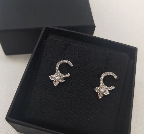Exquisite 18k gold-plated diamond and floral shell bead stud earrings for women, perfect as wedding jewelry gifts