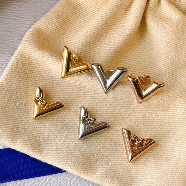 Fashionable 18k rose gold stud earrings featuring elegant letter inlays, perfect as a luxury gift for girls or couples