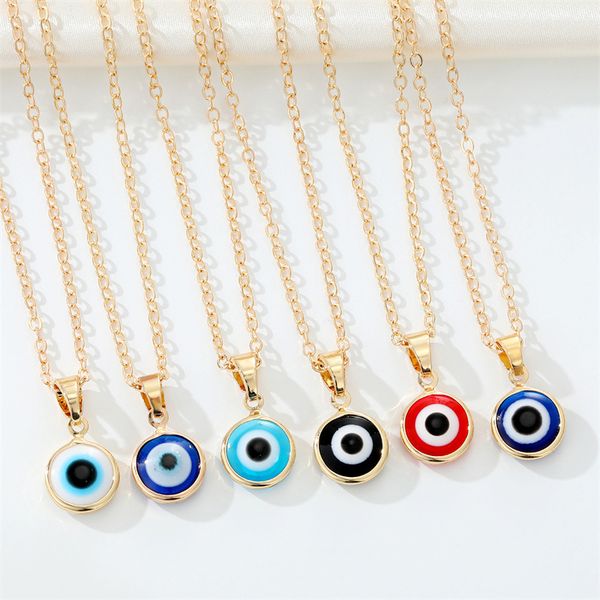 Fashionable evil eye pendant necklace for women, a stylish Turkish eye choker clavicle chain jewelry piece