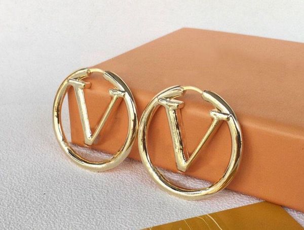 Fashionable gold hoop earrings for women, stylish party jewelry ideal as bridal gifts or engagement presents