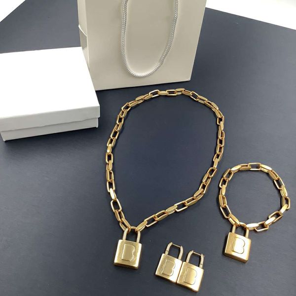Fashionable jewelry for men and women including bracelets, necklaces, earrings, and suits made of high-quality brass without packaging