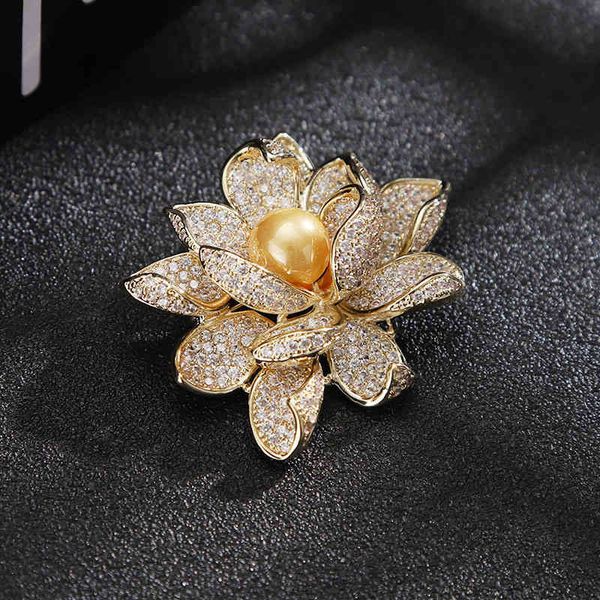 Fashionable Korean Lotus Brooch adorned with zircon pearls