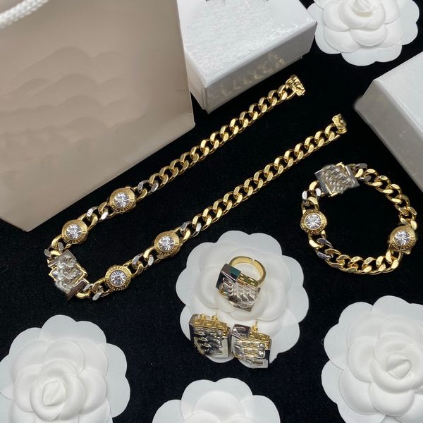 Fashionable Thick Chain Jewelry Set with Medusa Design in 18K Gold Plating