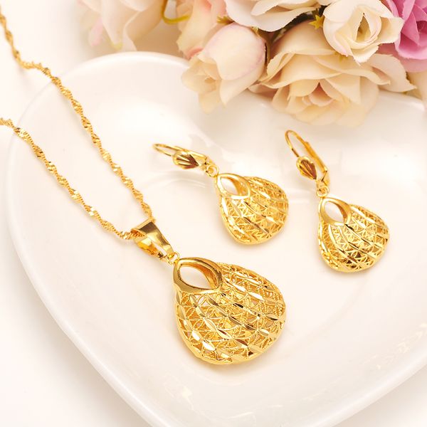 Fashionable women's jewelry set featuring a pendant and earrings, perfect for parties and gifts, crafted in 18k gold-finished gold