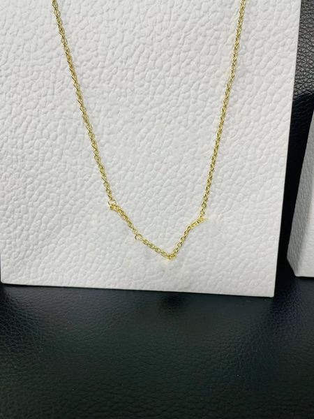 Fashionable women's pendant necklace featuring elegant jewelry designs with rhinestones, available as a bracelet, necklace, or earrings set YY0701