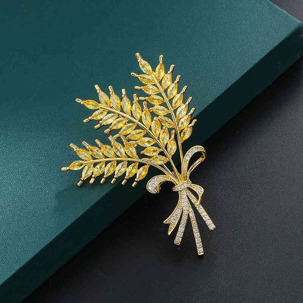French Fashion Copper-Inlaid Gold-Plated Zircon Spike Brooch for Dresses and Coats