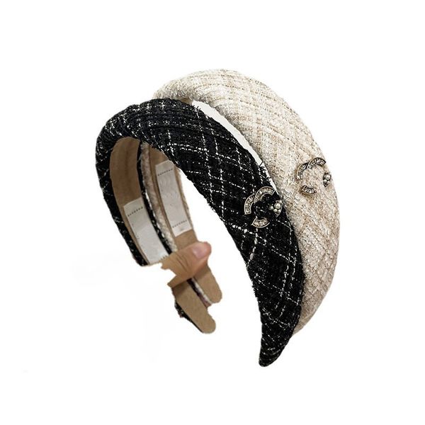 French-inspired hair hoop barrettes with springtime floral designs, versatile travel-friendly hair accessories for a romantic princess look