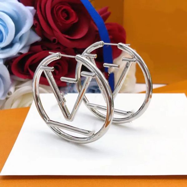Gold and silver earrings featuring elegant designs, perfect as women's gifts or Valentine's Day jewelry