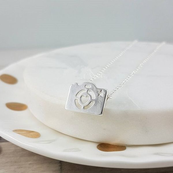Gold and silver love-themed camera necklaces featuring cute photo charms, perfect as clavicle jewelry or accessory gifts